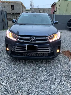 Toyota Highlander XLE 2019 Blue