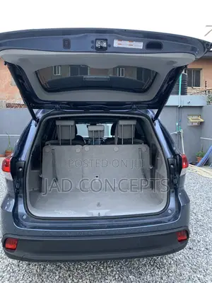 Toyota Highlander XLE 2019 Blue
