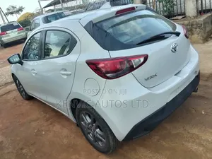Toyota Yaris 1.5 Sedan LE 2020 Gray