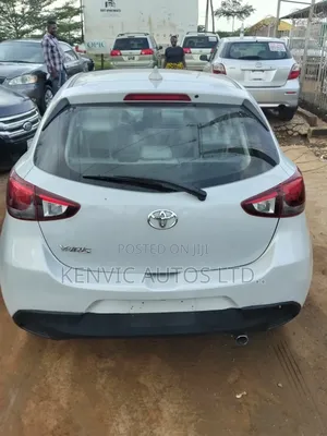 Toyota Yaris 1.5 Sedan LE 2020 Gray