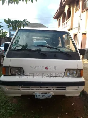 Mitsubishi L300 1995 White