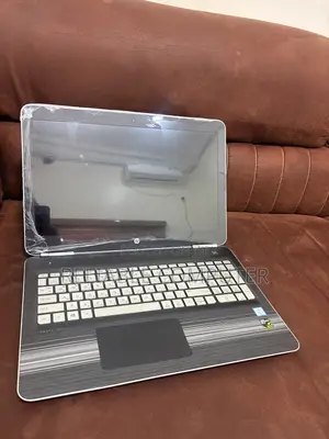 Laptop HP Pavilion 15-eh0050wm 4GB Intel Core i5 HDD 500GB