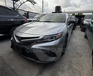 Toyota Camry 2018 Silver