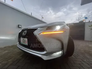 Lexus NX 300 FWD 2019 Silver
