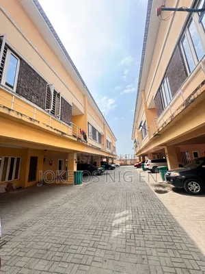 3bdrm Townhouse/Terrace in Victoria Crest 1 Off, Lafiaji for sale