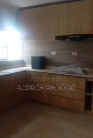 3bdrm Duplex in Off Allen Avenue for rent