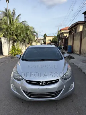 Hyundai Elantra Limited Sedan FWD (1.8L 4cyl 6A) 2013 Silver