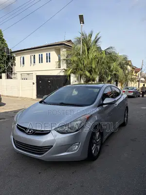 Hyundai Elantra Limited Sedan FWD (1.8L 4cyl 6A) 2013 Silver