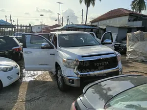Toyota Tundra Limited 5.7L V8 4x4 Double Cab 6.6 ft. box 145.7 in. WB