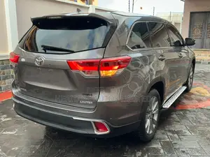 Toyota Highlander Limited 4dr SUV (3.5L 6cyl 6A) 2015 Gray