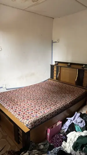 4.5by6ft Mattress and Bedframe