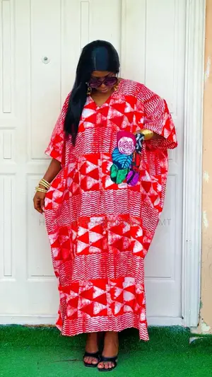 Casual Three Quarter Gown With Pocket - Style 723