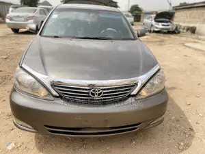 Toyota Camry 2004 Gray