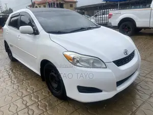 Toyota Matrix 2010 White
