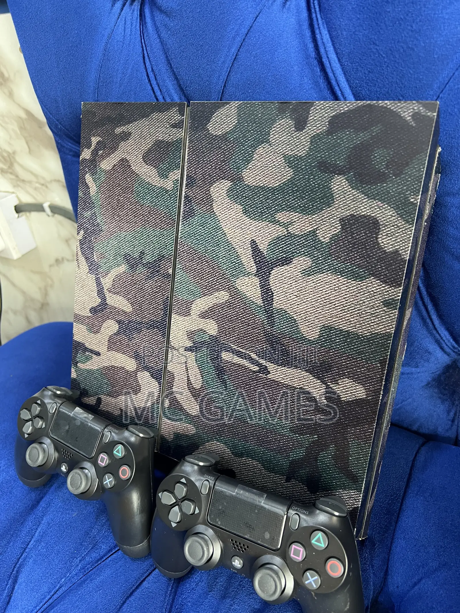 Ps 4 ,Two Controllers and Games