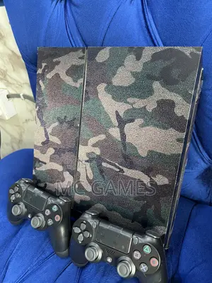 Ps 4 ,Two Controllers and Games