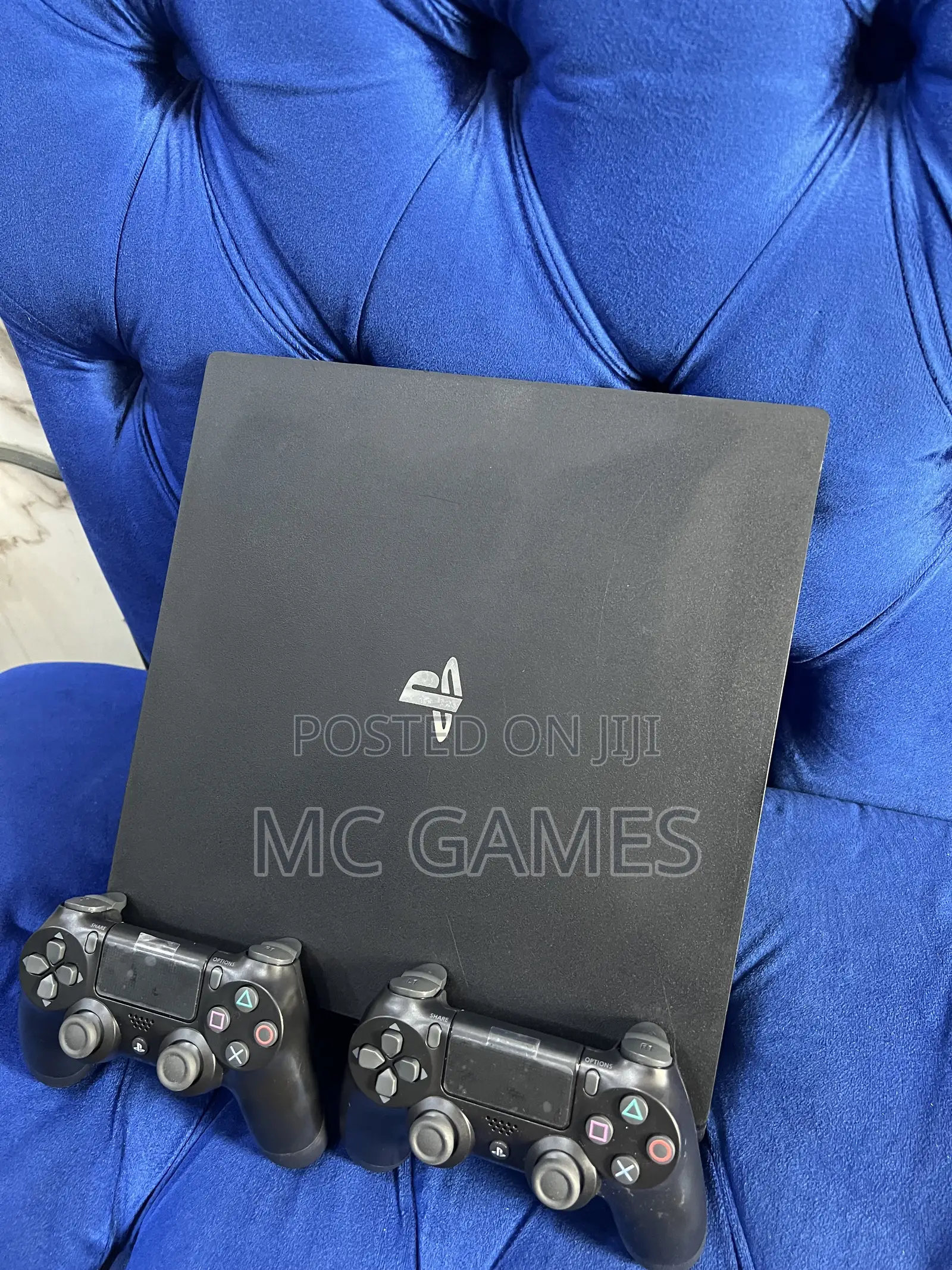 Ps 4 Pro , Two Controllers