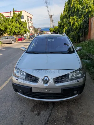 Renault Megane 1.6 Authentique 2012 Gold