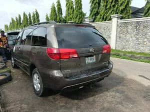 Toyota Sienna LE AWD 2005 Gray