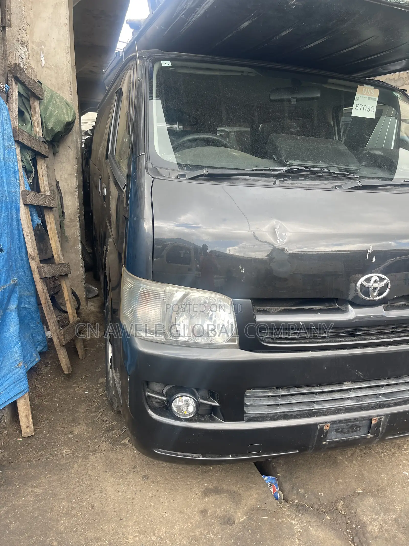 Toyota HiAce 2012 Black