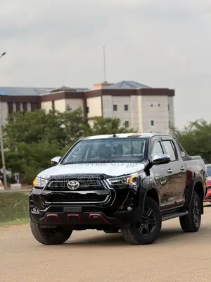New Toyota Hilux 2025 Black