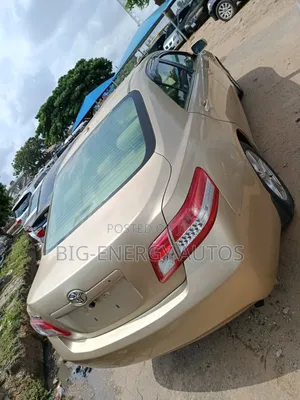 Toyota Camry LE 4dr Sedan (2.5L 4cyl 6A) 2011 Gold