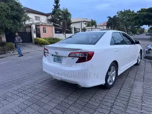 Toyota Camry SE 4dr Sedan (2.5L 4cyl 6A) 2013 White
