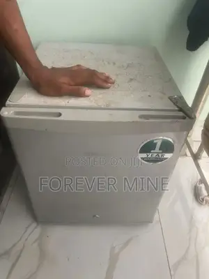 Hisense Mini Fridge / Table Top Fridge – Fairly Used