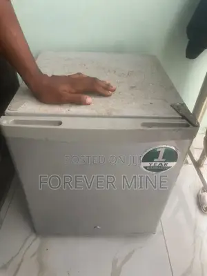 Hisense Mini Fridge / Table Top Fridge – Fairly Used