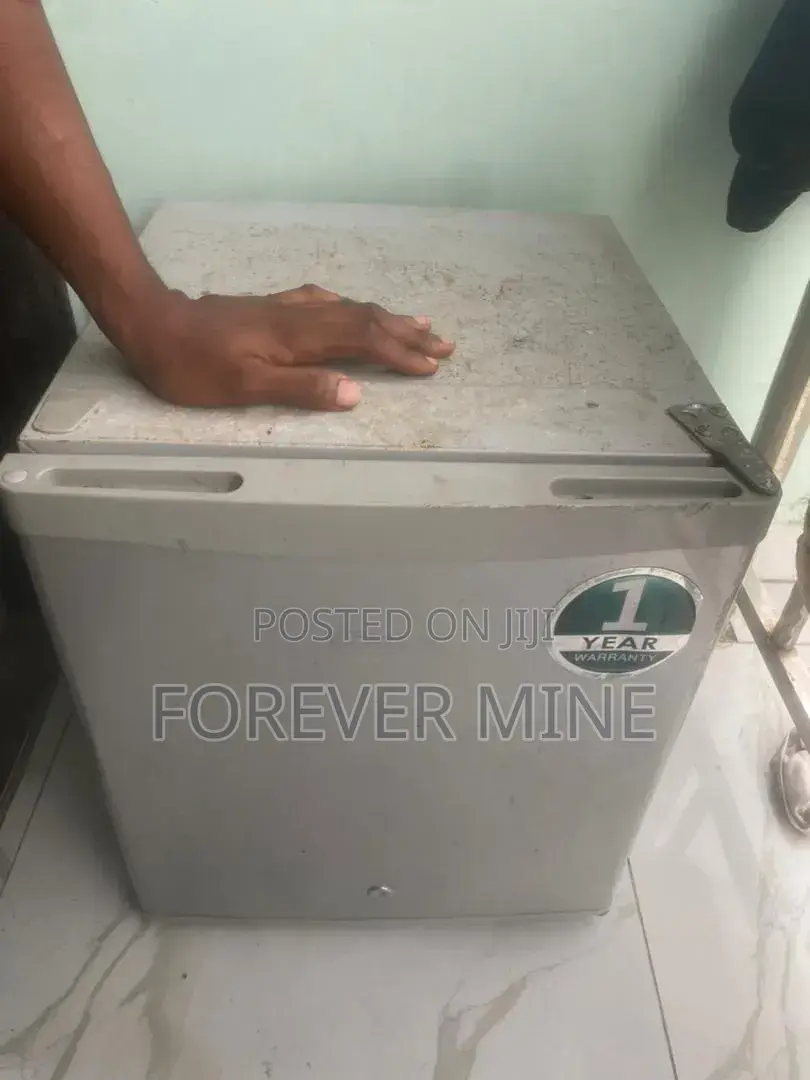 Hisense Mini Fridge / Table Top Fridge – Fairly Used