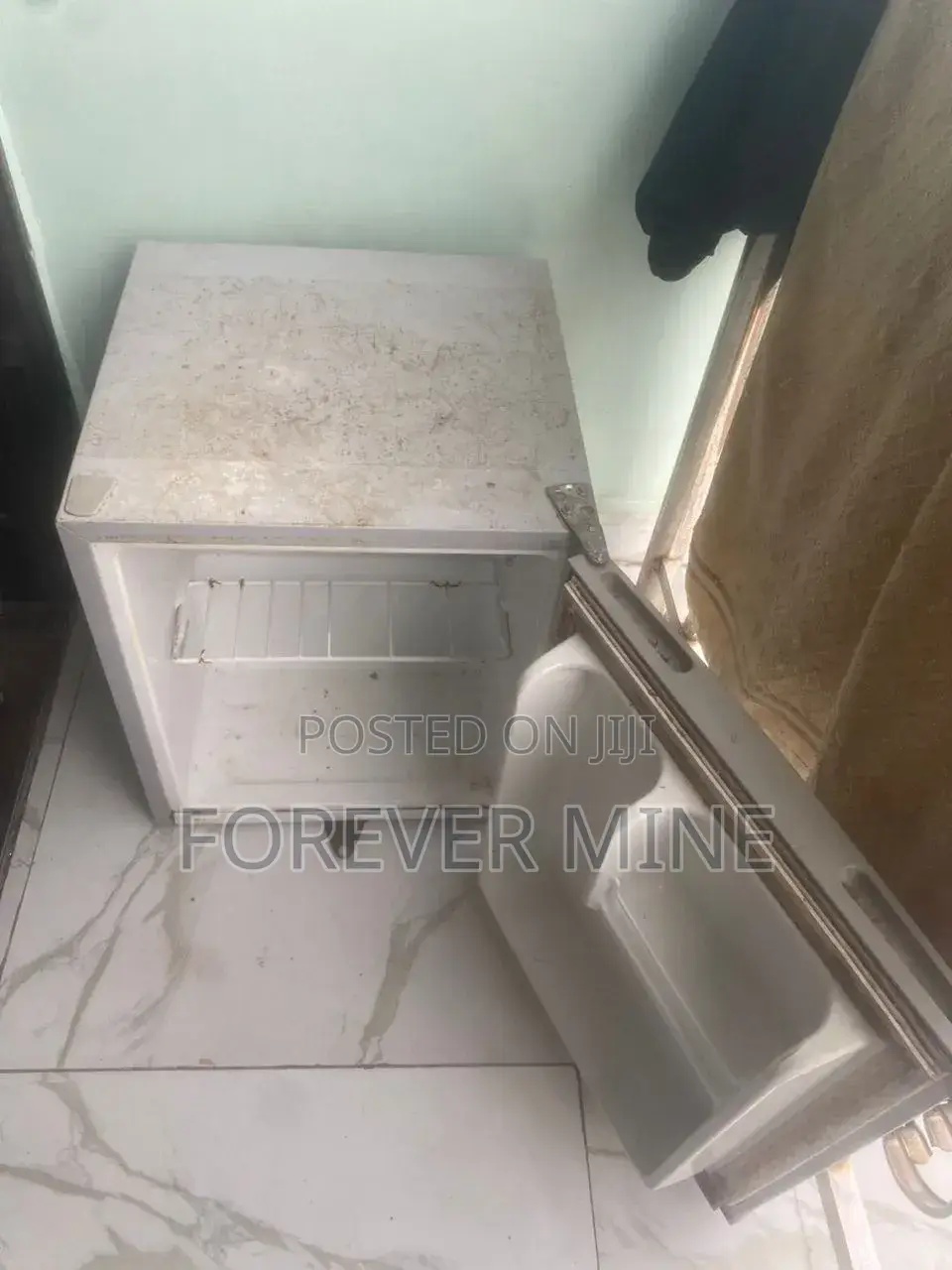 Hisense Mini Fridge / Table Top Fridge – Fairly Used