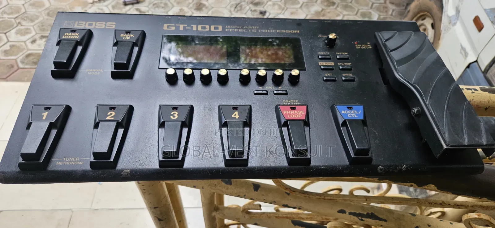 Boss Gt100 Guitar Effect Pedal