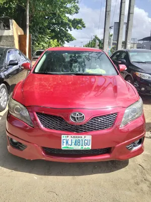 Toyota Camry SE 4dr Sedan (2.5L 4cyl 6A) 2011 Red