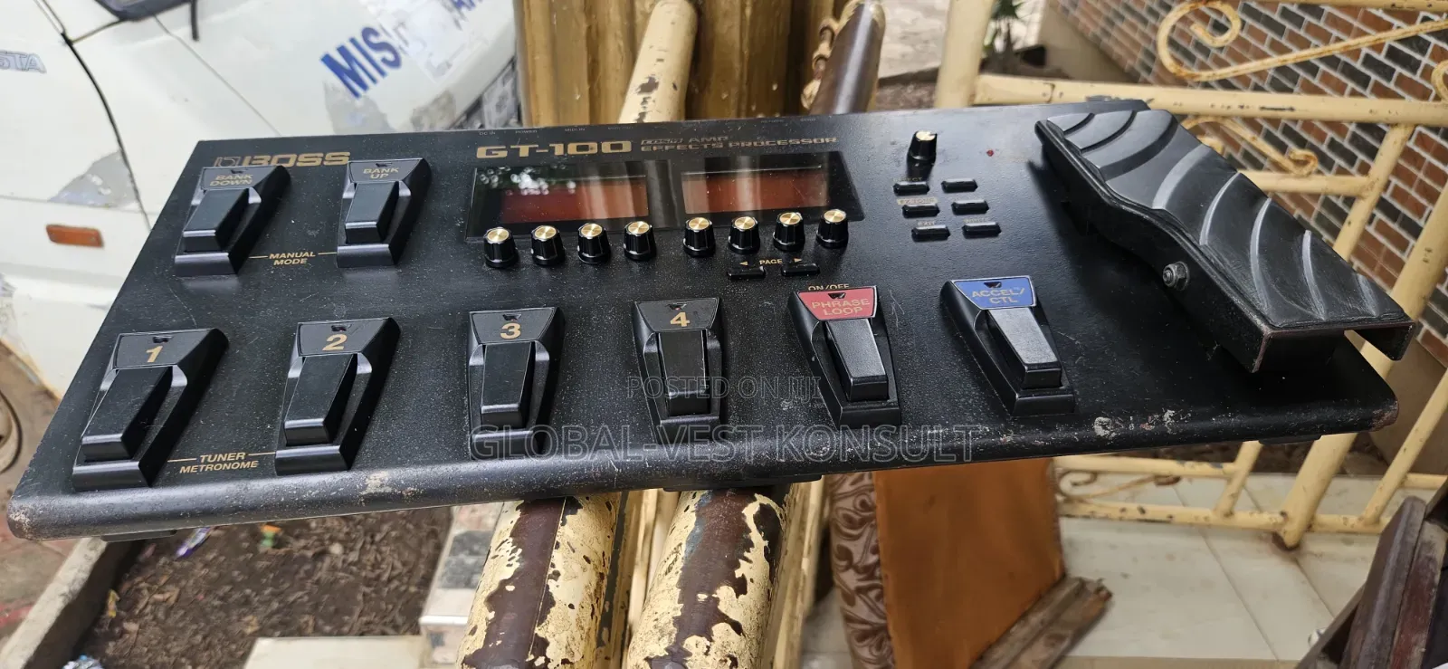 Boss Gt100 Guitar Effect Pedal
