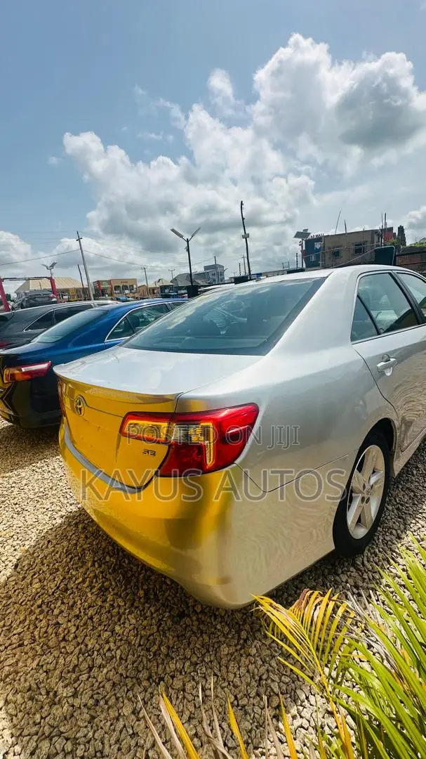 Toyota Camry SE 4dr Sedan (2.5L 4cyl 6A) 2012 Silver