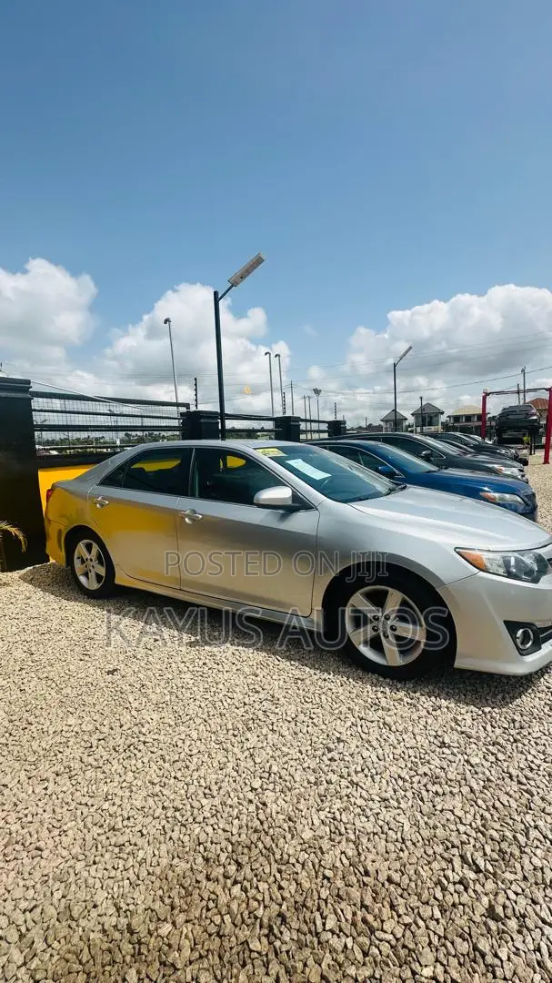 Toyota Camry SE 4dr Sedan (2.5L 4cyl 6A) 2012 Silver