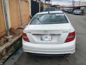 Mercedes-Benz C300 Sport 4Matic Sedan AWD (3.0L 6cyl 7A) 2011 White