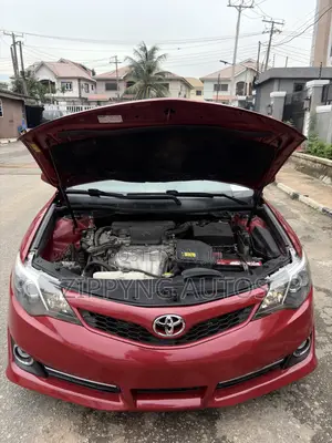 Toyota Camry SE 4dr Sedan (2.5L 4cyl 6A) 2013 Red