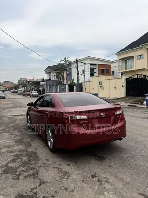 Toyota Camry SE 4dr Sedan (2.5L 4cyl 6A) 2013 Red