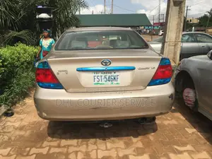 Toyota Camry 2005 Gold