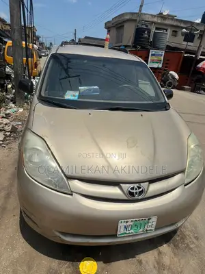Toyota Sienna 2007 Gold