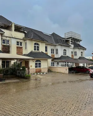 4bdrm Townhouse / Terrace in Gudu By Apo for rent