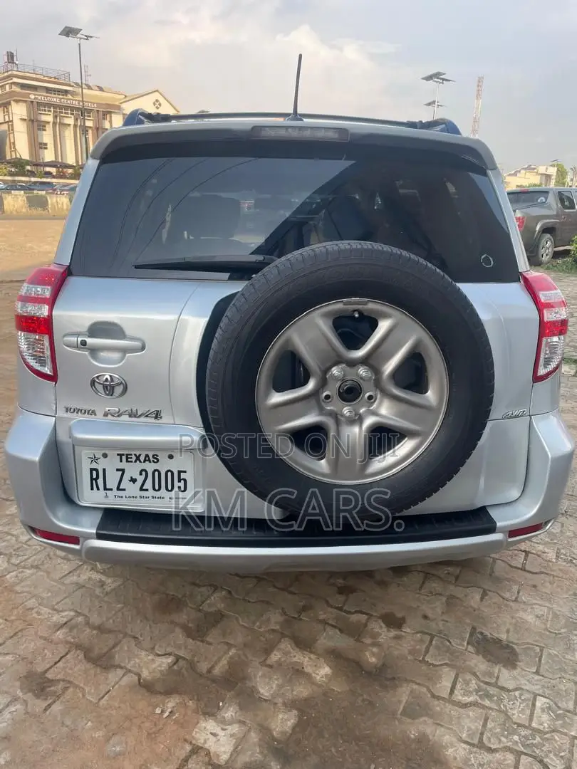 Toyota RAV4 2010 Silver
