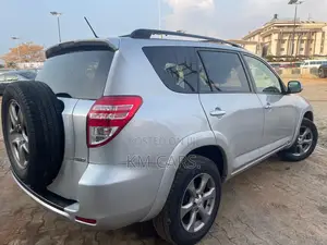 Toyota RAV4 2010 Silver