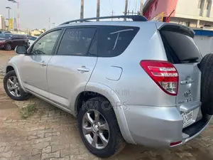 Toyota RAV4 2010 Silver