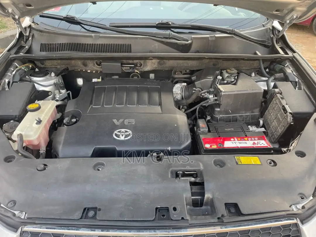 Toyota RAV4 2010 Silver