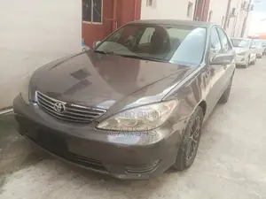 Toyota Camry LE 4dr Sedan (2.4L 4cyl 5A) 2005 Gray