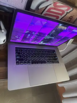 Laptop Apple MacBook Pro 2017 16GB Intel Core i7 SSD 512GB