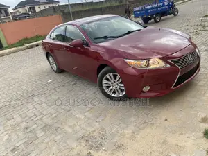 Lexus ES 2015 Red