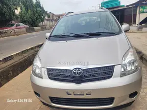 Toyota Corolla 2004 Gold